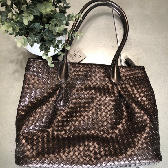 Bloomingdale's Handbags - NWT BLOOMINGDALE’S BARR + BARR HELEN BARR bag